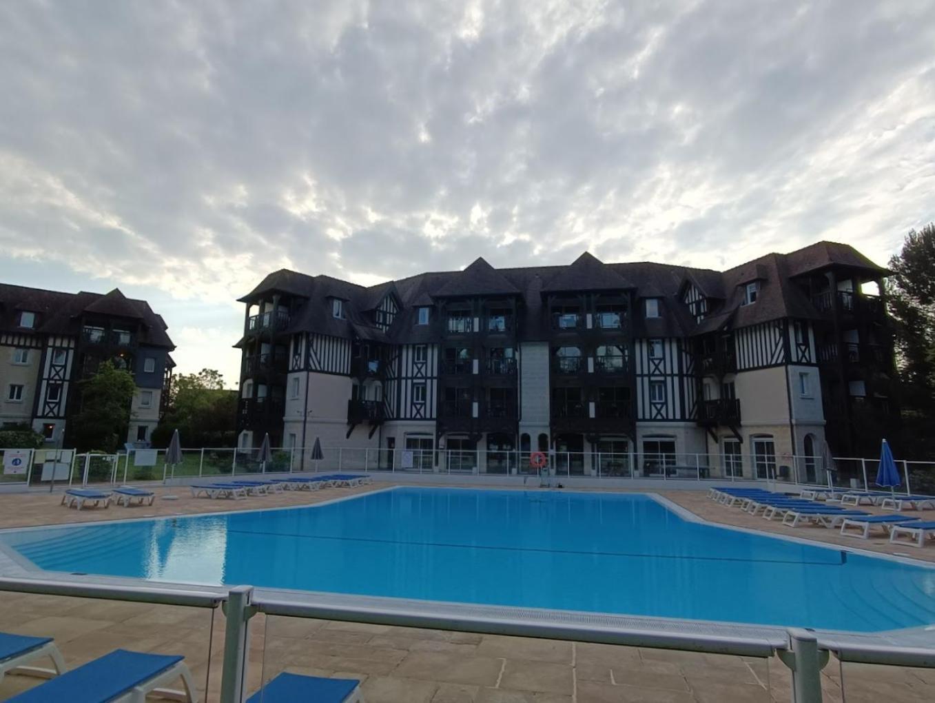 Appart 2 Chambres Piscine Chez Rox - Residence Du Golf Deauville Exterior foto